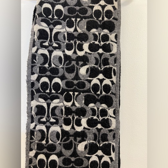 4. Coach wool scarf - Picture 2 of 15